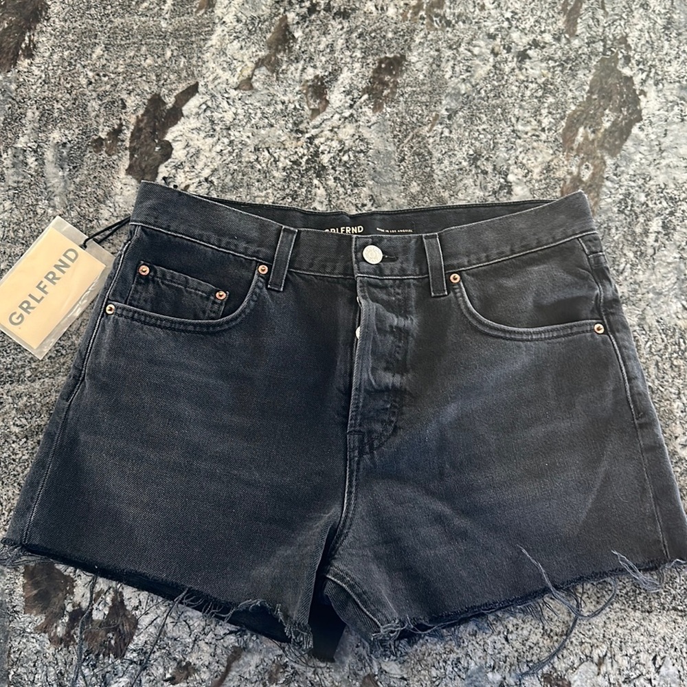 Brand New GRLFRND black low rise boyfriend short.